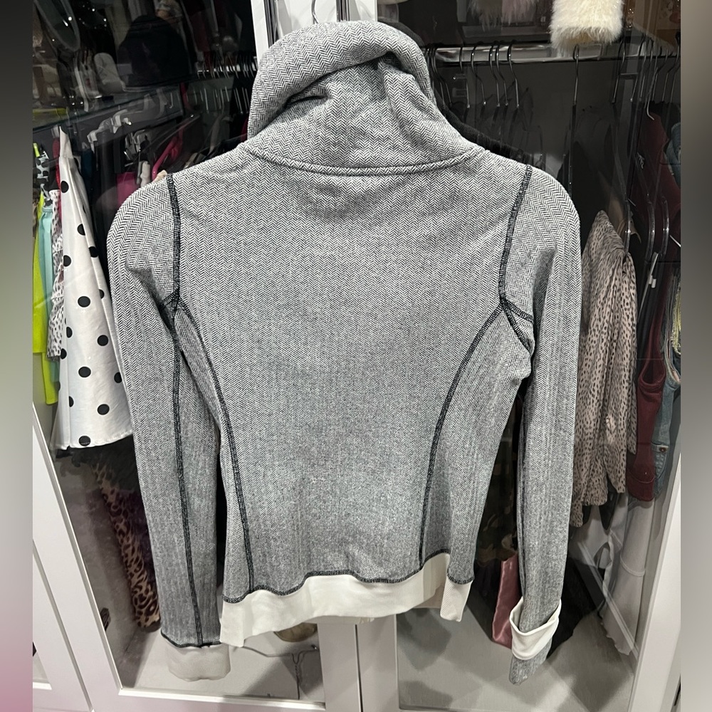 Lululemon jacket - Picture 2 of 2